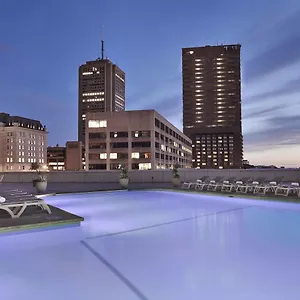 Hilton מלון